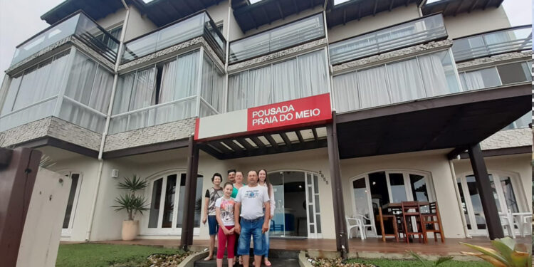 Ganhadora da Promoção Flaviane Comin passa o final de semana com sua família em Torres na Pousada Praia do Meio