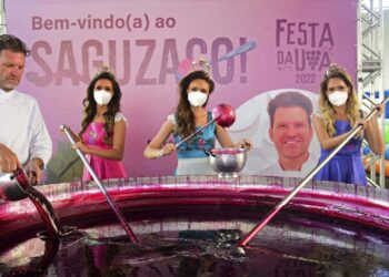 SAGUZAÇO DA FESTA DA UVA SERVE 250 QUILOS DO DOCE AO PÚBLICO