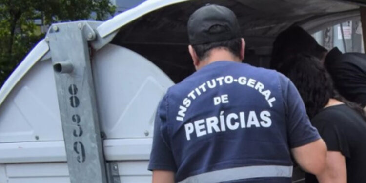 Feto é encontrado dentro de contêiner de lixo em Porto Alegre