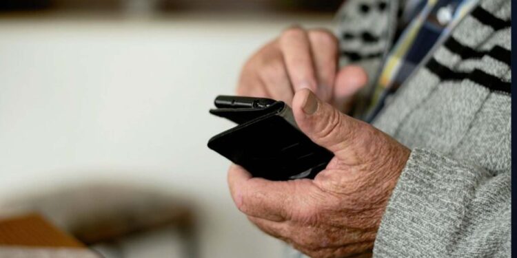 INSS alerta sobre golpe da prova de vida contra aposentados
