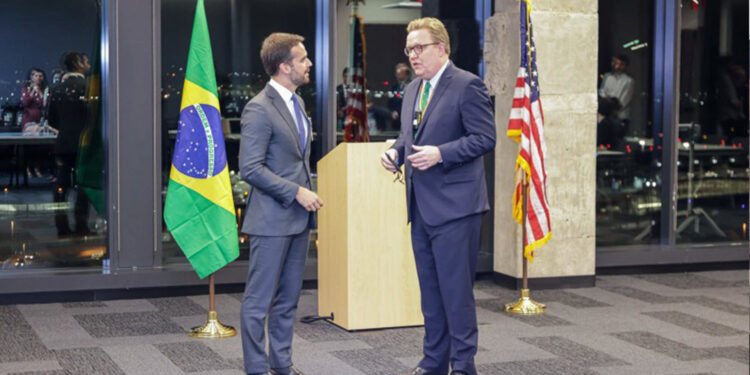 Governo gaúcho fecha parceria com Amazon para políticas públicas digitais