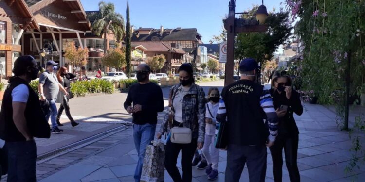 Uso obrigatório de máscara na Serra Gaúcha deve permanecer pelo menos até dezembro