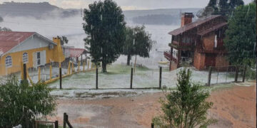 Tempestade de granizo causa estragos no interior de São Francisco de Paula