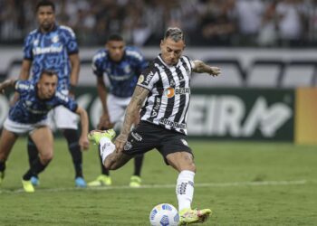 Atlético-MG vence, dispara na liderança e afunda Grêmio no Brasileirão