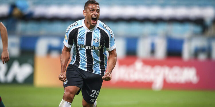 Grêmio vence Fluminense e ganha força na luta contra o rebaixamento