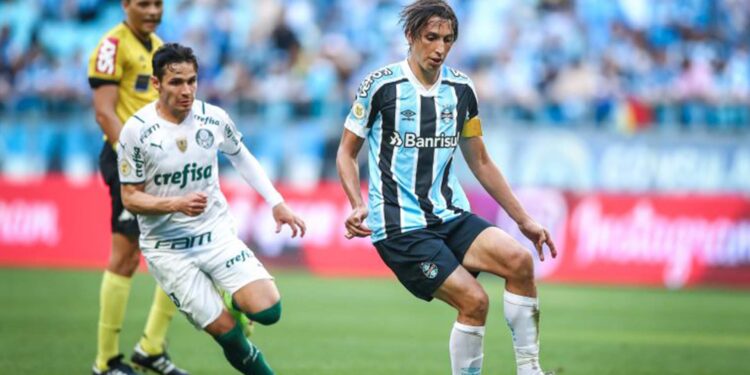 Grêmio perde para o Palmeiras na Arena e afunda ainda mais no Brasileirão