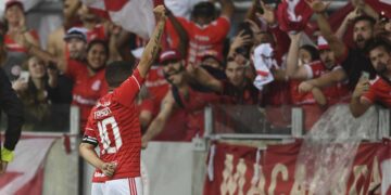 Inter vence Grenal e afunda o Grêmio no Z4 do Brasileirão