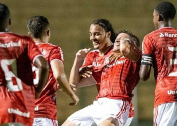 Internacional vence o Flamengo-SP e se classifica na Copinha