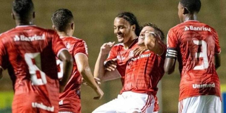 Internacional vence o Flamengo-SP e se classifica na Copinha