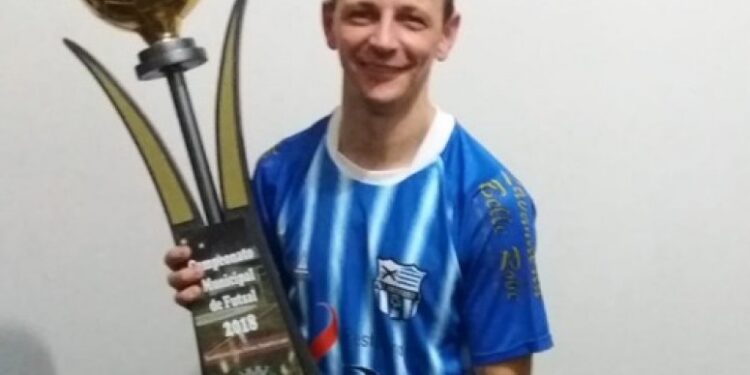 Jogador é agredido em partida de futebol e morre.