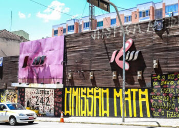 Júri da Kiss: dono da boate teria pedido a segurança para ‘segurar um pouco a porta’ depois do incêndio, diz MP