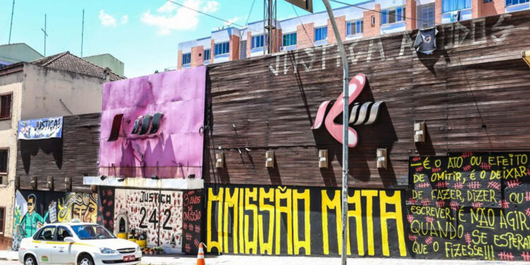 Júri da Kiss: dono da boate teria pedido a segurança para ‘segurar um pouco a porta’ depois do incêndio, diz MP