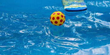 Criança de dois anos morre afogada na piscina de casa, em Arroio do Sal