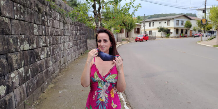 Prefeitura de Nova Roma do Sul flexibiliza o uso de máscaras em ambientes abertos