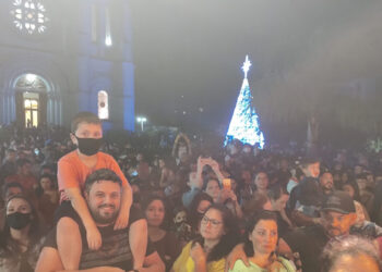 Chegada do Papai Noel em Farroupilha emociona o público