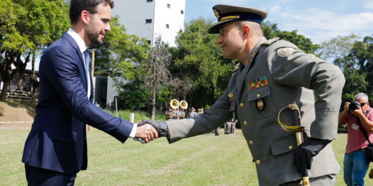 Governador acompanha troca de comando da Brigada Militar e entrega de 70 viaturas para a corporação