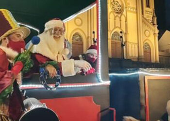 A chegada do Papai Noel traz programação especial de Natal na Praça Dante Alighieri, em Caxias