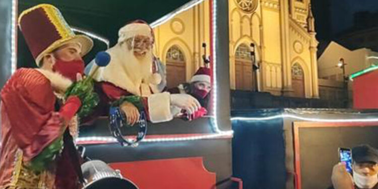 A chegada do Papai Noel traz programação especial de Natal na Praça Dante Alighieri, em Caxias