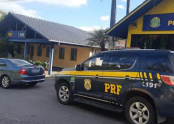 PRF prende homem com quase 80 celulares contrabandeados na BR-470, em Bento Gonçalves