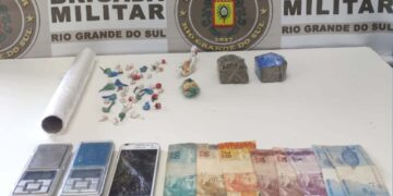 BM prende jovem de 19 anos acusado de tráfico de drogas em Farroupilha