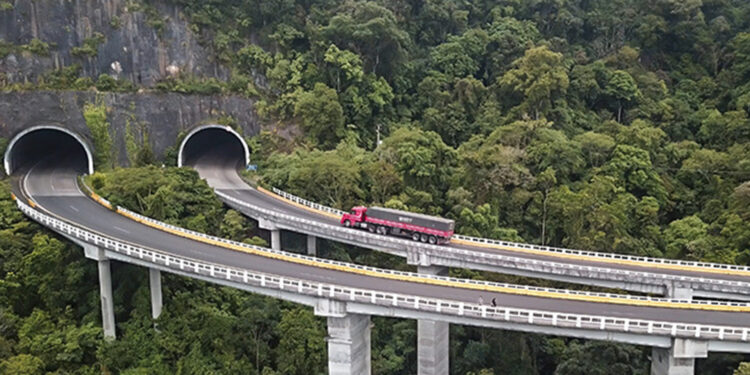 Confira as restrições e horários dos veículos de carga na Rota do Sol