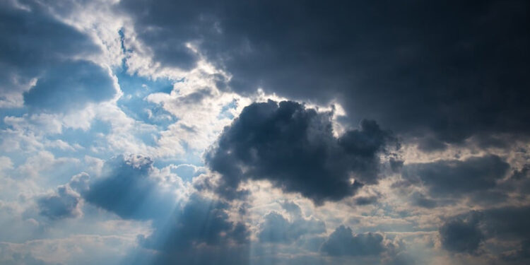 Sol aparece entre nuvens nesta terça-feira no RS