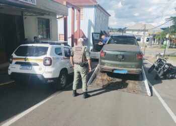 Homem de 53 anos é flagrado realizando arrancadas e freadas bruscas no centro de Nova Roma do Sul.