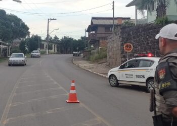 Homem de 32 anos é pego pela BM dirigindo no centro de Nova Roma do Sul sem habilitação