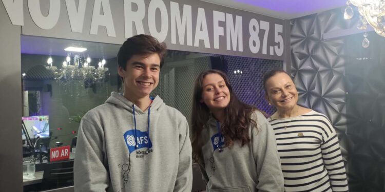 De Frente com Elas recebeu os Intercambistas Franceses na Rádio Nova Roma FM