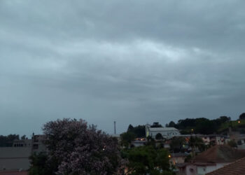Semana começa com chuva e temperaturas amenas no RS