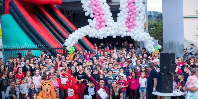 Festa de Páscoa da Rádio Nova Roma FM reúne aproximadamente 500 pessoas