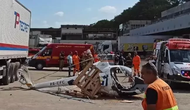 Helicóptero cai e deixa duas pessoas feridas em Contagem (MG)