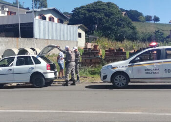 Motorista é pego pela BM com som alto e dirigindo sem carteira de habilitação em Nova Roma do Sul
