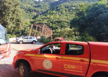 COMUNICADO URGENTE – Homem tenta se jogar da ponta de ferro em Nova Roma do Sul