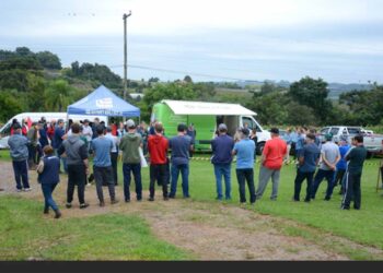 Tarde de Campo reúne agricultores e alunos em Nova Pádua