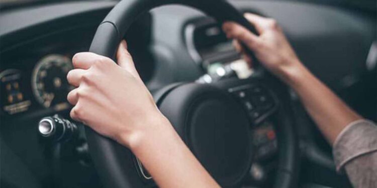 Mulher reprova 8 vezes em exame da autoescola e falsifica documentos para obter CNH em SC