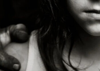 Idoso é preso por importunação sexual de adolescentes na praça da Bandeira, centro de Flores da Cunha