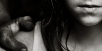 Idoso é preso por importunação sexual de adolescentes na praça da Bandeira, centro de Flores da Cunha