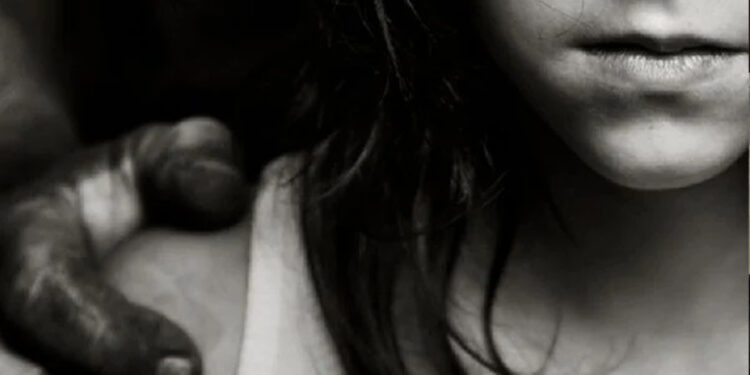 Idoso é preso por importunação sexual de adolescentes na praça da Bandeira, centro de Flores da Cunha