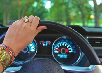 Mulher reprova 8 vezes em exame da autoescola e falsifica documentos para obter CNH em SC