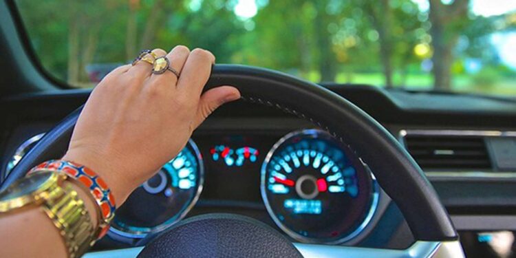 Mulher reprova 8 vezes em exame da autoescola e falsifica documentos para obter CNH em SC