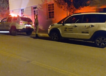 Com faca na mão, mulher de 32 anos é presa por ameaçar seu companheiro em Nova Roma do Sul