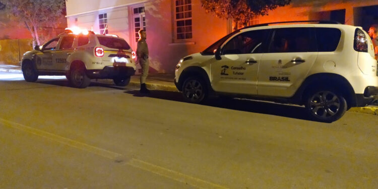 Com faca na mão, mulher de 32 anos é presa por ameaçar seu companheiro em Nova Roma do Sul