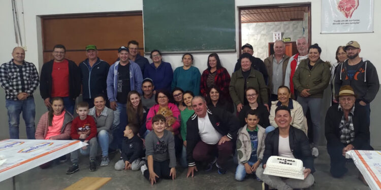 Grupo de apoio da Rádio Nova Roma FM se reúne em janta de confraternização