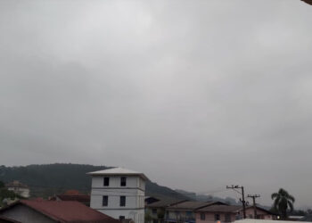 Sol aparece entre nuvens no RS neste sábado