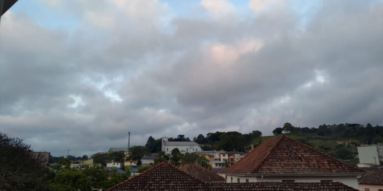Ar frio melhora o tempo e derruba temperaturas no RS nesta sexta-feira