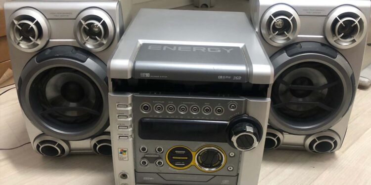 Com som alto e por perturbação, mulheres tem aparelho de som apreendido pela BM, em Flores da Cunha