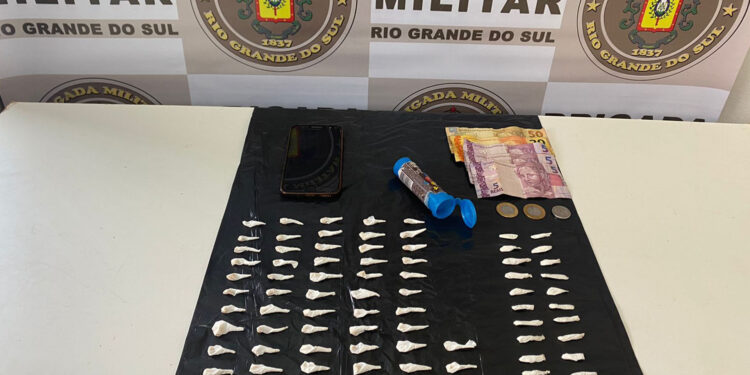 Casal é preso por tráfico pela BM de Farroupilha