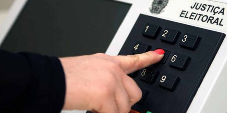 Eleitores de três municípios elegeram novos prefeitos neste domingo