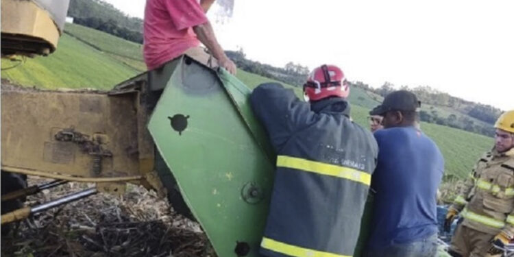 Jovem de 28 anos tem pernas amputadas em acidente com máquina de silagem